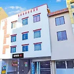 Hotel O Admire Suit